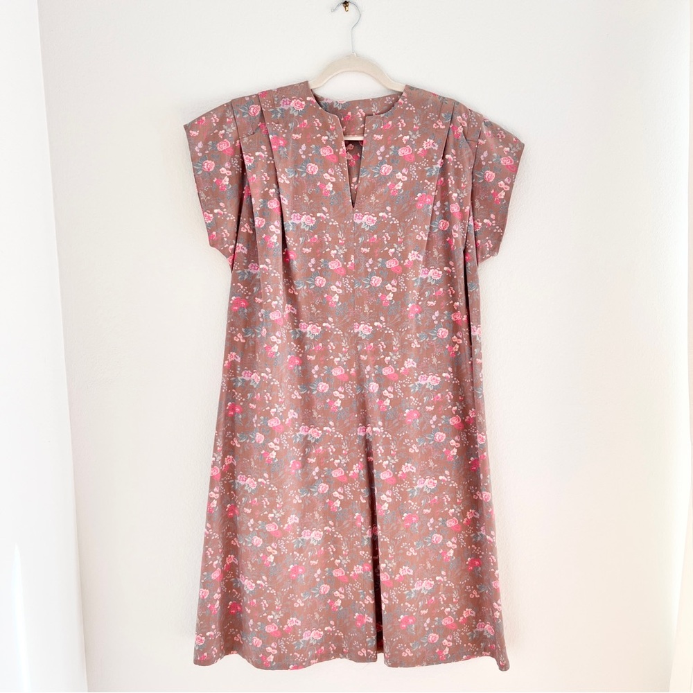 Vintage Short Sleeve A-Line Dress / House Dress - Neutral & Pink Floral Motif - Picture 1 of 5